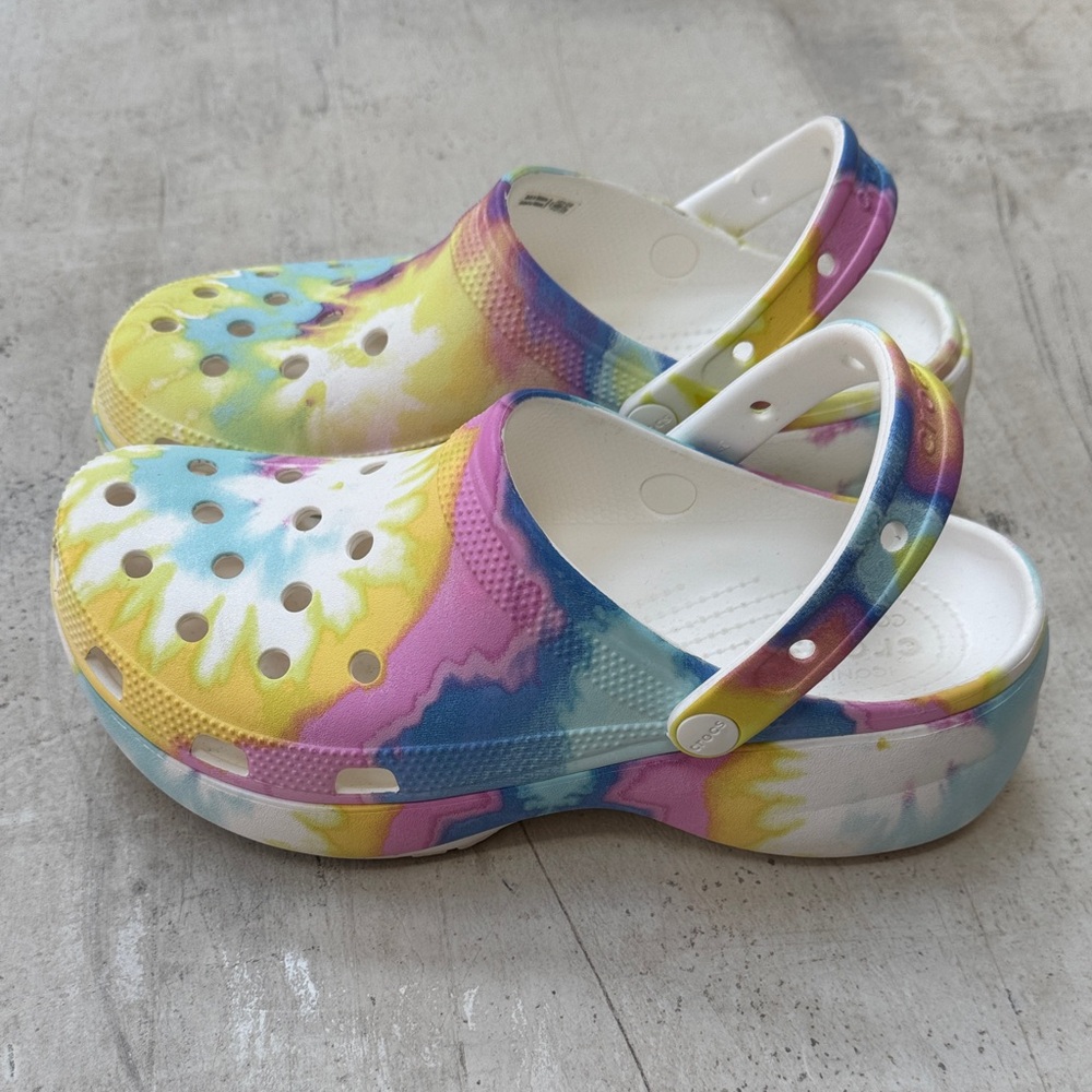 CROCS Tie-Dye Classic Clog in Yellow Blue Pink Green - Picture 2 of 5